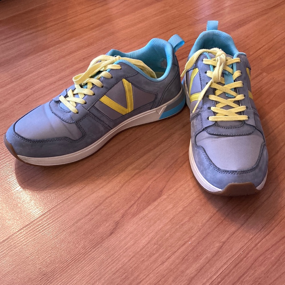 Vionic Sneakers